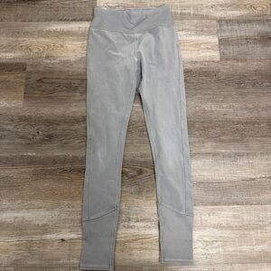 Alo Yoga High Waist Lounge Leggings in Light Gray-size Medium